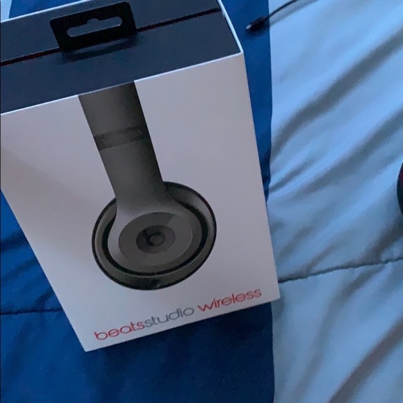 Beats wireless headphones - Picture 2 of 5